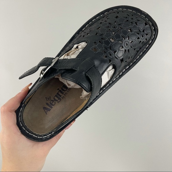 ALEGRIA Classic Breezy Dusty Black Lazer Cut Clog - Picture 9 of 11